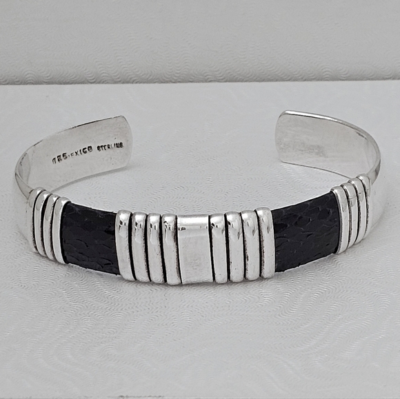 Silpada Jewelry - Silpada Super Rare Sterling Silver Black Snakeskin Heavy Cuff  EB430/B0430
